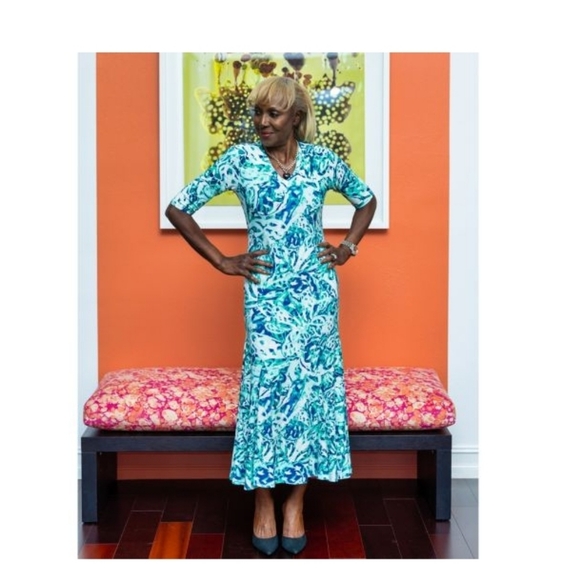 Attitudes by Renee Dresses & Skirts - Attitudes by Renee v neck dress NWT smoke free home 2XL